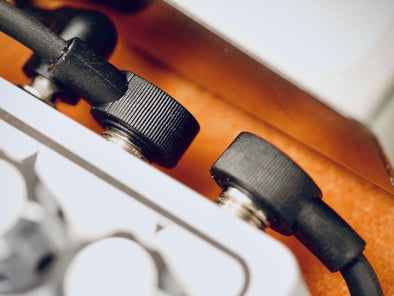 Maximize Pedalboard Space with Flat Cables for Musicians