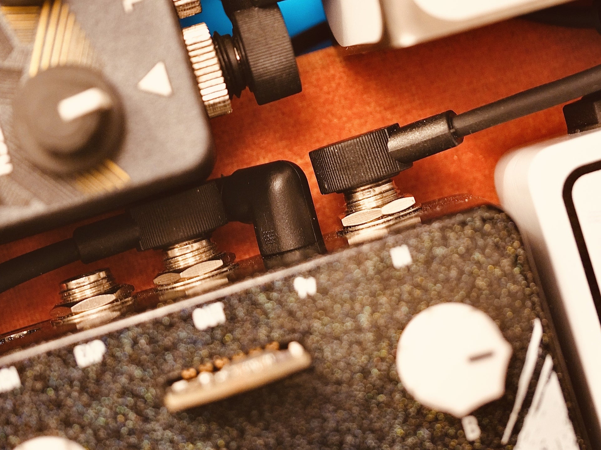 Using Flat Pedal Cables for Different Guitar Styles